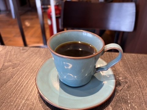 1杯のホットコーヒー